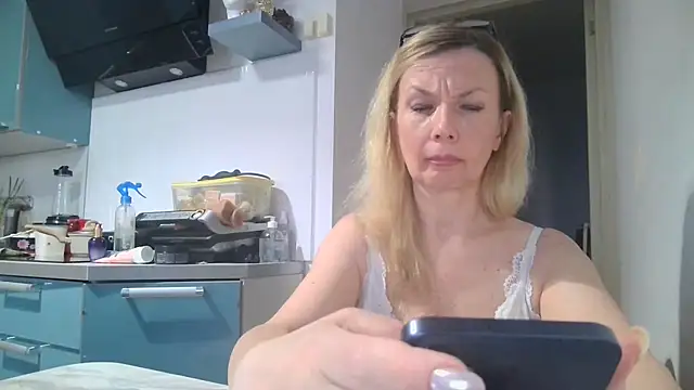 Snapshot of Sweetmurrr chatting on June 24, 12:53 am Sweetmurrr online show from June 24, 12:53 am