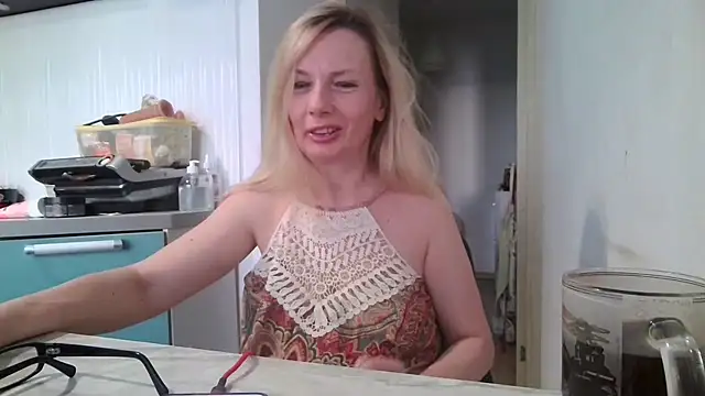 Snapshot of Sweetmurrr chatting on June 26, 2:06 am Sweetmurrr online show from June 26, 2:06 am