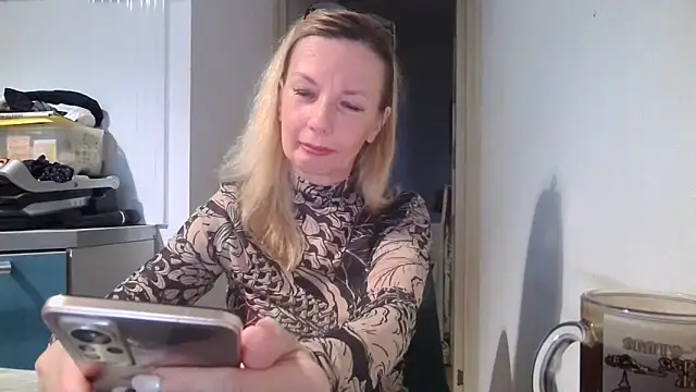 Snapshot of Sweetmurrr chatting on June 13, 1:36 am Sweetmurrr online show from June 13, 1:36 am