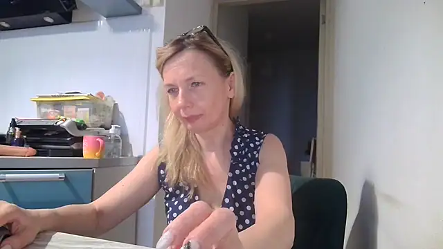 Snapshot of Sweetmurrr chatting on June 14, 1:46 am Sweetmurrr online show from June 14, 1:46 am