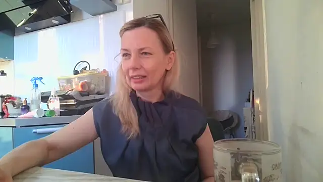 Snapshot of Sweetmurrr chatting on June 22, 1:44 am Sweetmurrr online show from June 22, 1:44 am