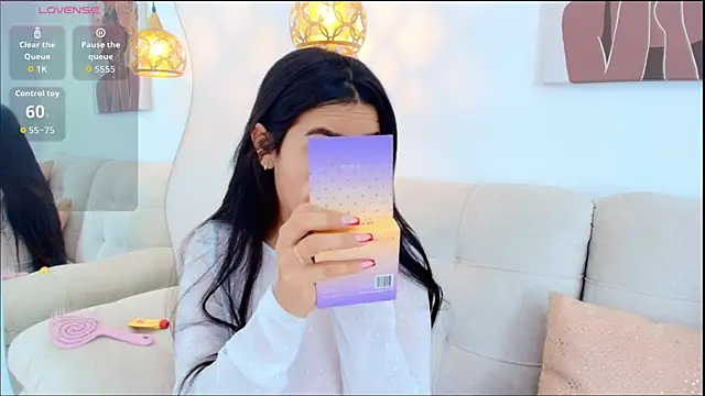 Snapshot of Alana-Jones chatting on December 3, 2:16 pm Alana-Jones online show from December 3, 2:16 pm