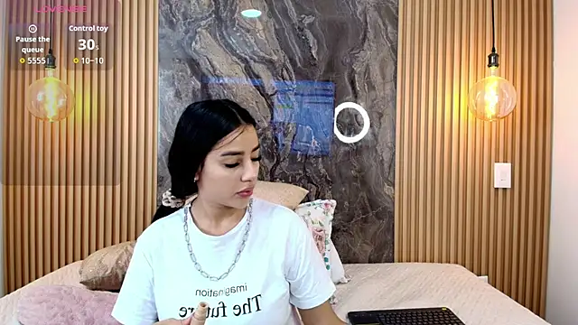 Snapshot of Alana-Jones chatting on November 11, 2:45 pm Alana-Jones online show from November 11, 2:45 pm