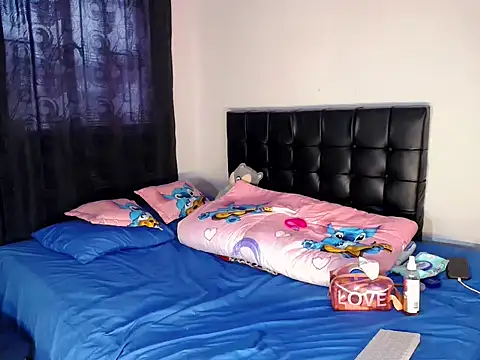 Megan Gil  online show from December 19, 9:28 pm