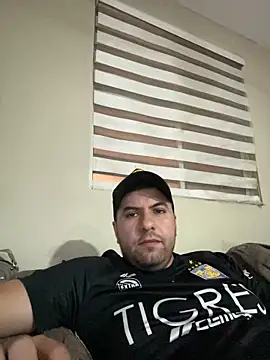 raulgzz4 online show from March 23, 3:28 am