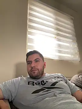 raulgzz4 online show from April 14, 4:01 pm