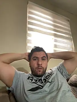raulgzz4 online show from April 28, 3:27 pm