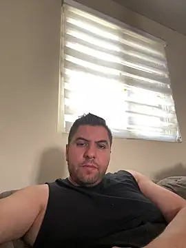 raulgzz4 online show from March 26, 5:33 pm