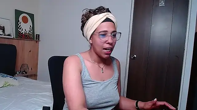 IVONNE COLLINS33 online show from September 23, 3:02 am