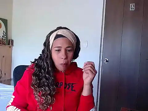 IVONNE COLLINS33 online show from September 23, 5:42 pm