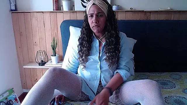 IVONNE COLLINS33 online show from September 20, 1:38 pm