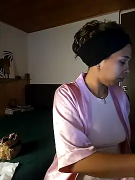 Snapshot of IVONNE_COLLINS33 chatting on December 4, 10:25 am IVONNE COLLINS33 online show from December 4, 10:25 am