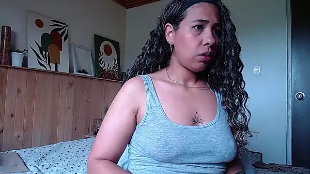 IVONNE COLLINS33 online show from October 5, 1:35 pm