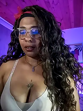 Snapshot of IVONNE_COLLINS33 chatting on March 2, 11:44 pm IVONNE COLLINS33 online show from March 2, 11:44 pm