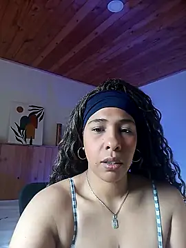 Snapshot of IVONNE_COLLINS33 chatting on February 22, 8:54 pm IVONNE COLLINS33 online show from February 22, 8:54 pm