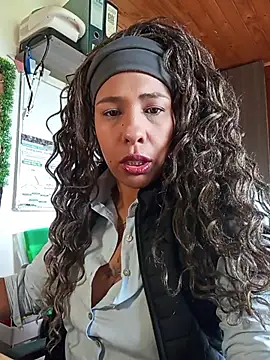 IVONNE COLLINS33 online show from April 20, 1:35 pm