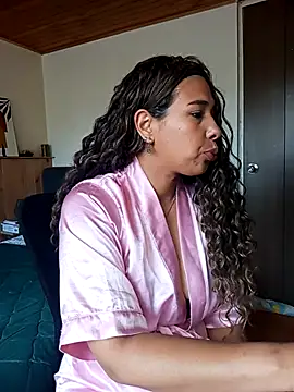 IVONNE COLLINS33 online show from November 29, 3:56 pm