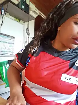 IVONNE COLLINS33 online show from April 16, 2:18 pm