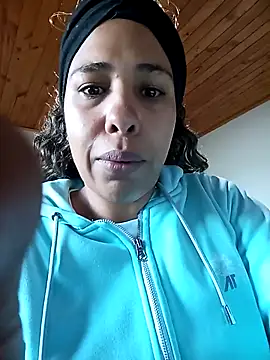 Snapshot of IVONNE_COLLINS33 chatting on February 9, 10:52 pm IVONNE COLLINS33 online show from February 9, 10:52 pm