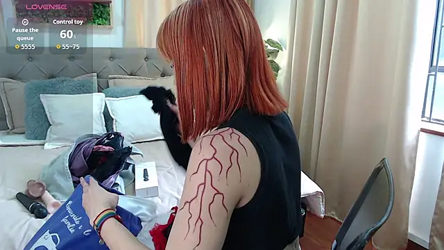 Snapshot of zohet_kriss chatting on November 11, 1:50 pm zohet kriss online show from November 11, 1:50 pm