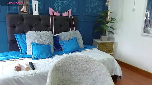 zohet kriss online show from March 12, 2:10 pm