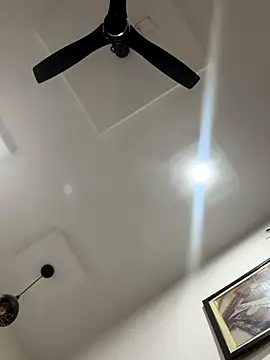 Snapshot of hottestboy03 chatting on December 1, 5:41 am hottestboy03 online show from December 1, 5:41 am