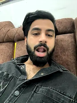 Snapshot of hottestboy03 chatting on November 25, 5:19 am hottestboy03 online show from November 25, 5:19 am