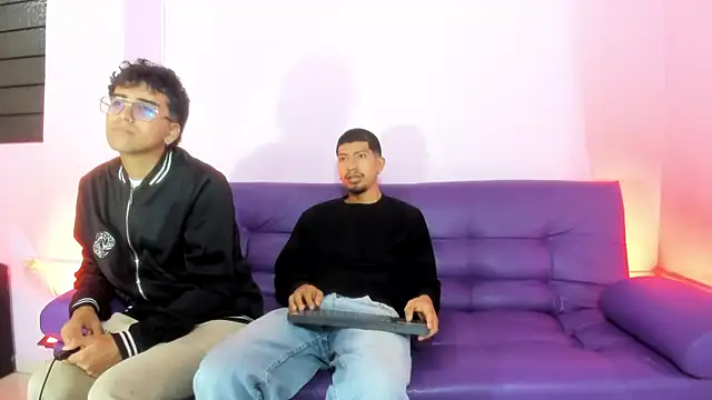 Snapshot of AxelAndJeremy chatting on September 22, 4:18 am AxelAndJeremy online show from September 22, 4:18 am