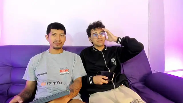 Snapshot of AxelAndJeremy chatting on September 18, 2:58 am AxelAndJeremy online show from September 18, 2:58 am