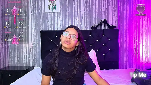 Snapshot of Hailey_johnsonn chatting on November 3, 12:20 pm Hailey johnsonn online show from November 3, 12:20 pm