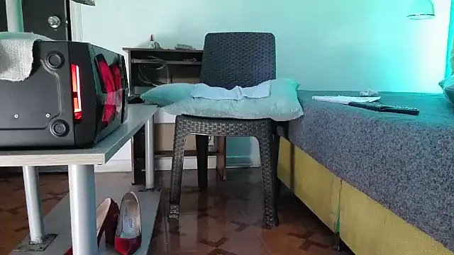 LADY-IN-BLACK online show from September 12, 4:51 pm