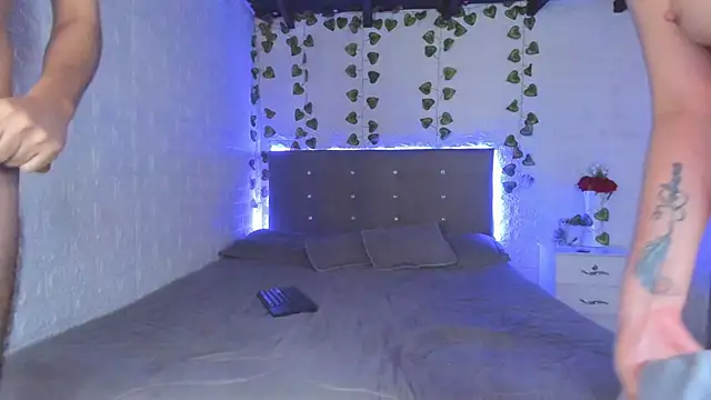 andyxraven  online show from February 2, 3:27 am