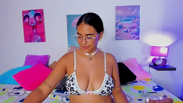 Snapshot of tyra_bankss_ chatting on November 13, 3:10 am tyra bankss online show from November 13, 3:10 am