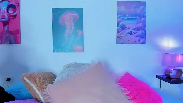 Snapshot of tyra_bankss_ chatting on October 31, 3:03 am tyra bankss online show from October 31, 3:03 am