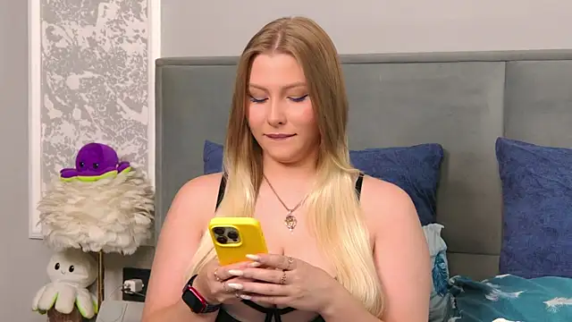 Snapshot of Amy_mit chatting on July 9, 10:15 am Amy mit online show from July 9, 10:15 am