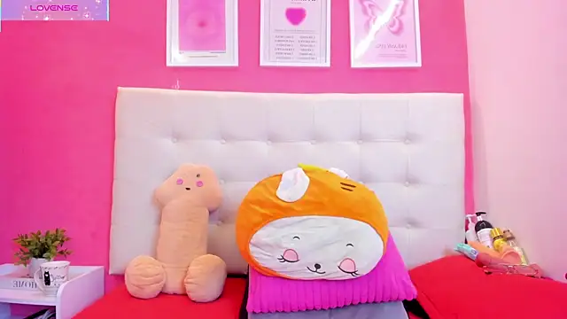 Snapshot of Macarena_05 chatting on December 3, 1:06 am Macarena 05 online show from December 3, 1:06 am