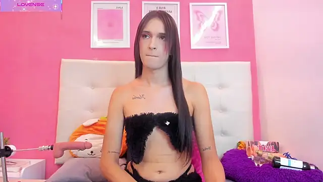 Snapshot of Macarena_05 chatting on November 3, 1:44 am Macarena 05 online show from November 3, 1:44 am