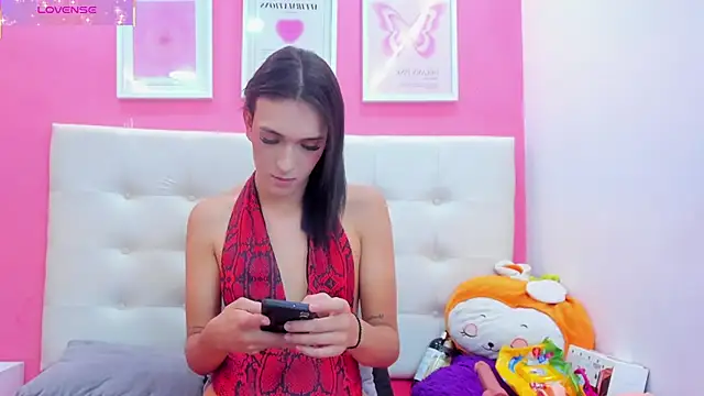 Snapshot of Macarena_05 chatting on November 13, 1:53 am Macarena 05 online show from November 13, 1:53 am