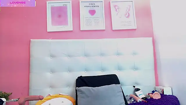 Snapshot of Macarena_05 chatting on October 27, 1:50 am Macarena 05 online show from October 27, 1:50 am