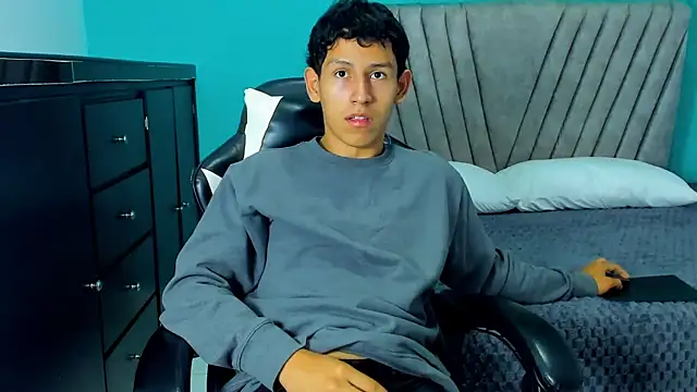Snapshot of Felipe_Gonzales chatting on September 9, 12:47 pm Felipe Gonzales online show from September 9, 12:47 pm