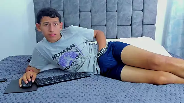 Snapshot of Felipe_Gonzales chatting on October 10, 12:39 pm Felipe Gonzales online show from October 10, 12:39 pm