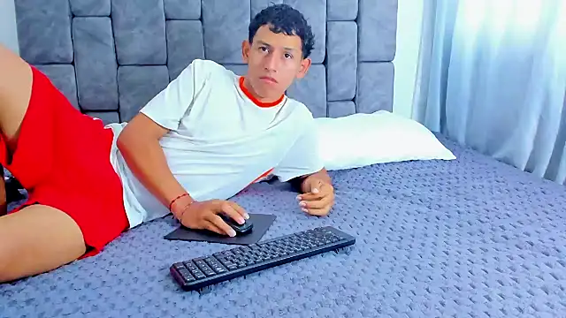 Snapshot of Felipe_Gonzales chatting on October 12, 12:39 pm Felipe Gonzales online show from October 12, 12:39 pm
