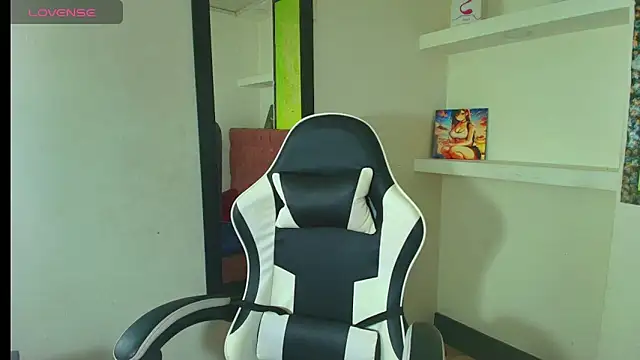 Snapshot of greiccy_20 chatting on November 16, 7:18 pm greiccy 20 online show from November 16, 7:18 pm