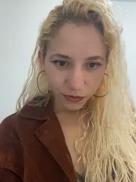 Bruna551 online show from December 5, 1:38 am