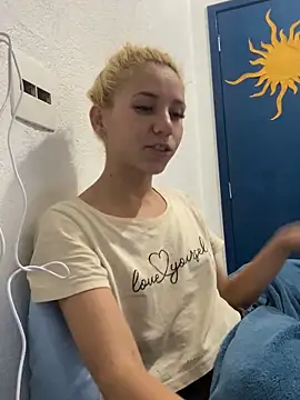 Bruna551 online show from October 4, 11:28 pm