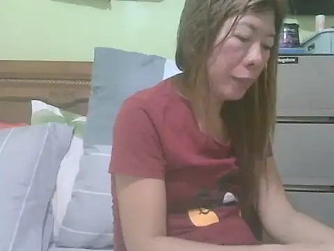 Snapshot of Sexyjenny4u chatting on October 8, 7:32 am Sexyjenny4u online show from October 8, 7:32 am