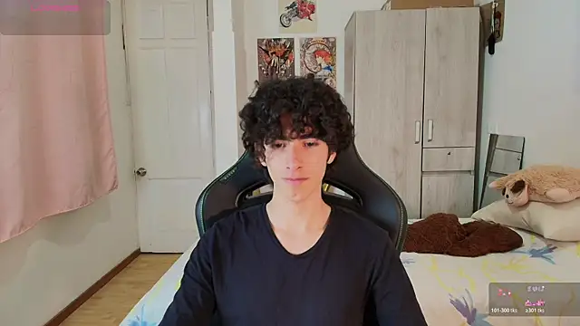 Nude Boy18 online show from April 16, 12:44 am