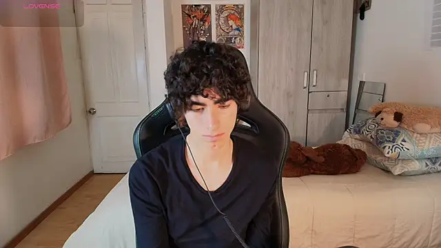 Nude Boy18 online show from April 22, 11:33 pm