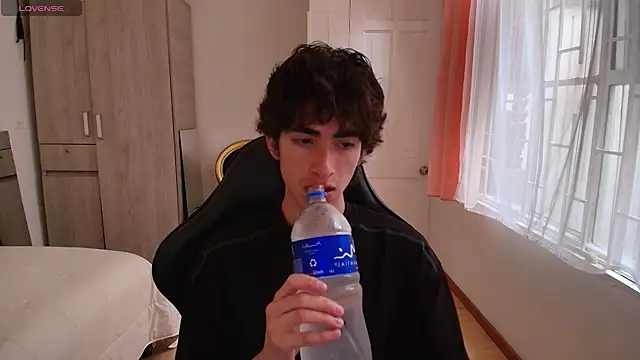 Nude Boy18 online show from September 19, 9:52 pm