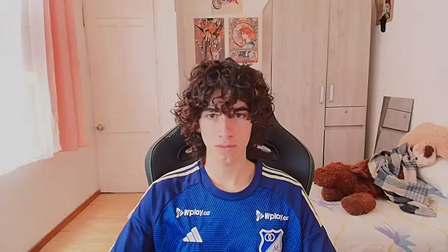 Nude Boy18 online show from March 19, 7:14 pm